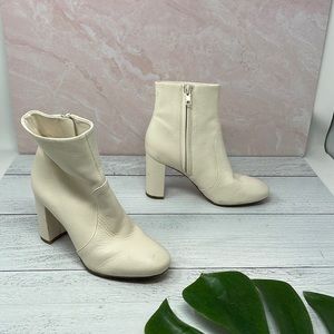 Vince Leather Heeled Ankle Boots in Cream 5M S78